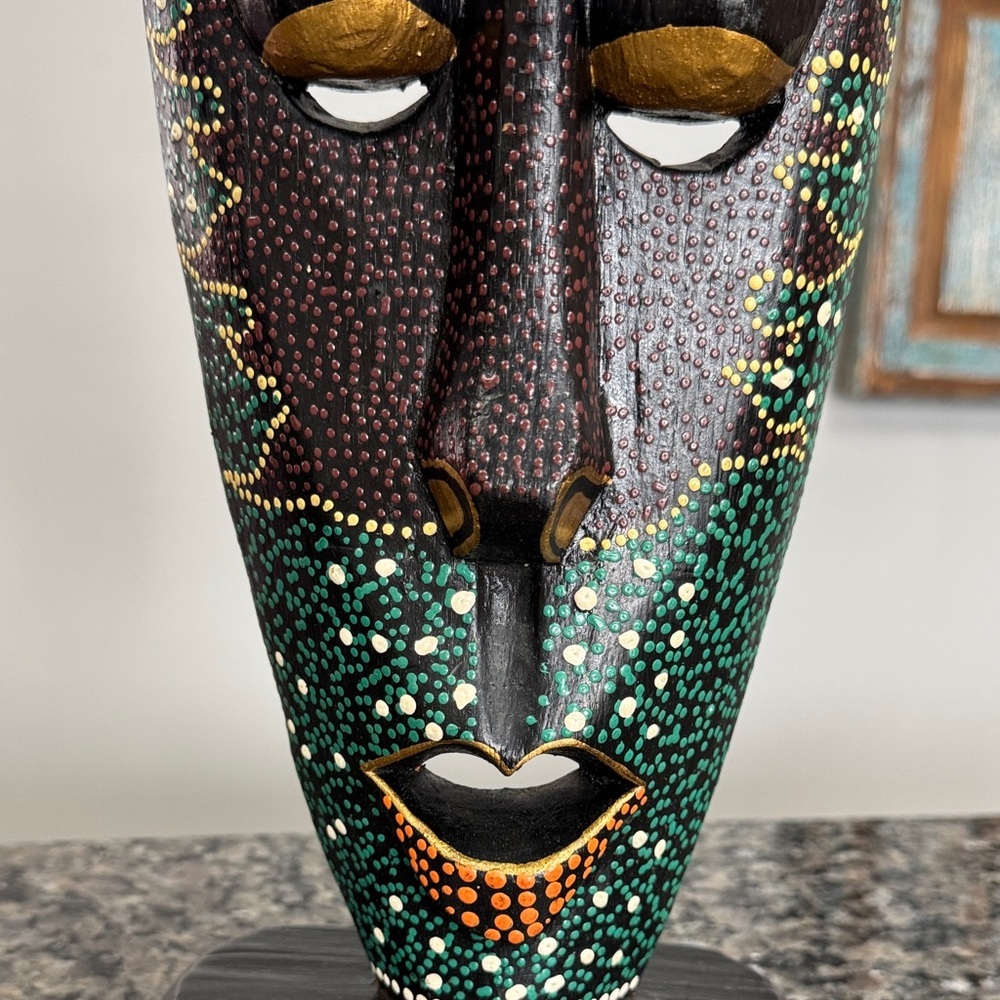 Hand Crafted Vibrant wooden carved Mask Sculpture - Black, Green, Orange - Picture 4 of 14